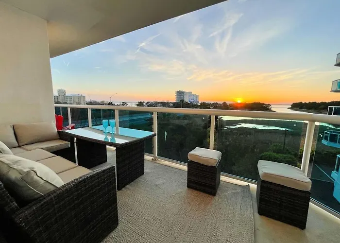 Large 3br Sunsetview Roof Pool Walk To Holiday home *