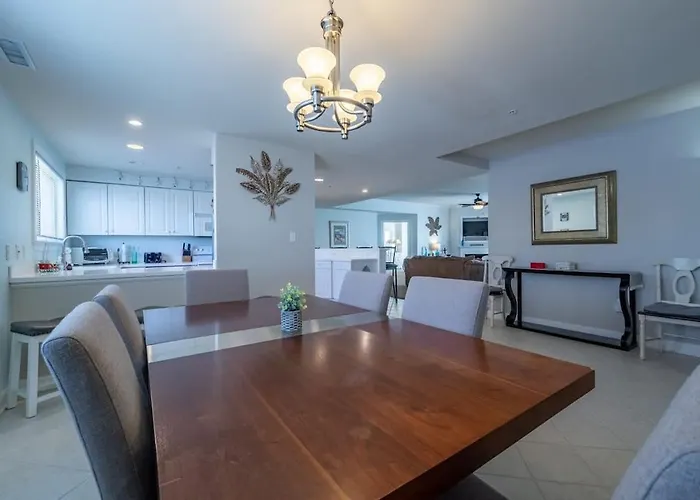 Large 3br Sunsetview Roof Pool Walk To Holiday home